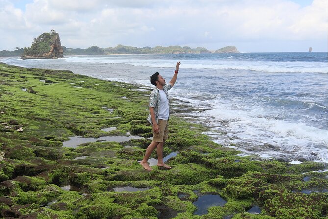 1 Day - Malang Beaches and Island Hopping // 06:30 - 17:30 - Your setup: AC ride, snacks, and what you’re really paying for