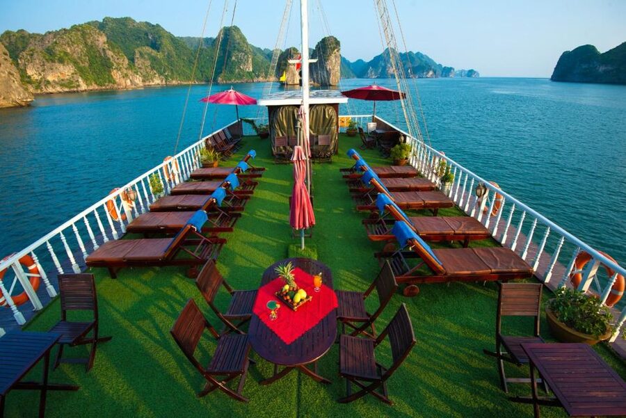 2-Day Royal Palace Ha Long Bay & Ti Top Island Cruise - Day 2: sunrise photos, Tai Chi, Surprising Cave, and a cooking class finish
