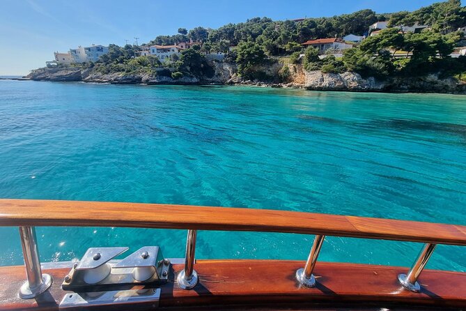 3 Island Cruise from Athens Unlimited Food Wine and Scenic Views - Stop 3: Moni Island Beach (1:00pm to 1:40pm) and a Lunch That Isn’t Skimped