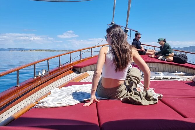 3 Island Cruise from Athens Unlimited Food Wine and Scenic Views - Stop 4: Aegina Town (2:15pm to 4:00pm) for Pistachios and Horse-Drawn Sights