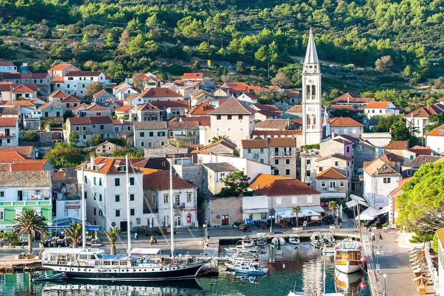 3 Islands Speedboat Tour: Golden Horn, Blue Lagoon & Jelsa - Getting dropped off: where you might end up at the end