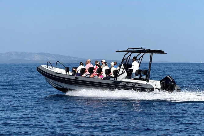 3 Islands Speedboat Tour: Golden Horn, Blue Lagoon & Jelsa Town - Jelsa Town on Brac: A change of pace from open water