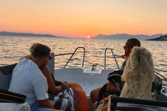 3 Islands Speedboat Tour: Golden Horn, Blue Lagoon & Jelsa Town - The guide factor: Greg-style stories and helpful hands