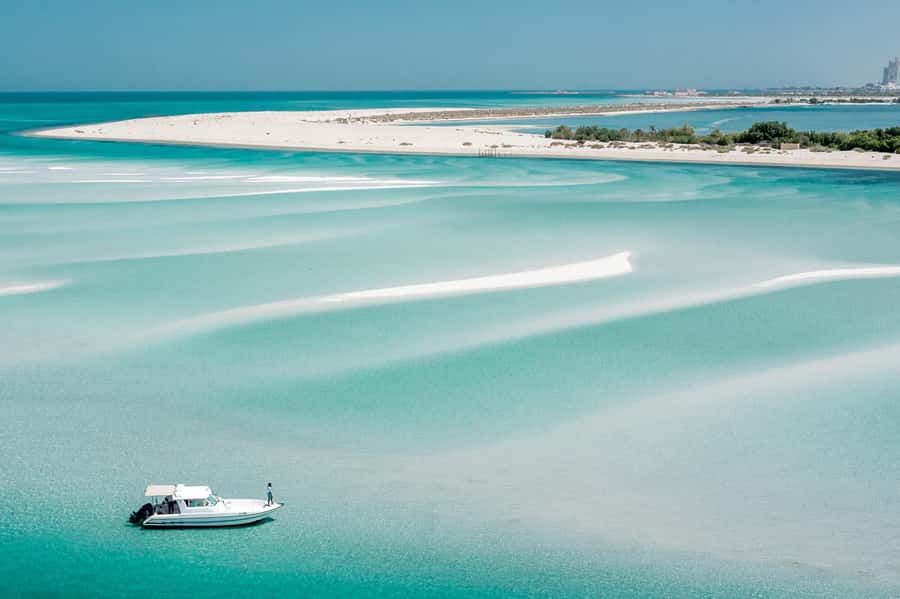 Abu Dhabi: 4-Hour Guided Cruise & Island Hopping - How the cruise starts at Al Bateen (and why that matters)