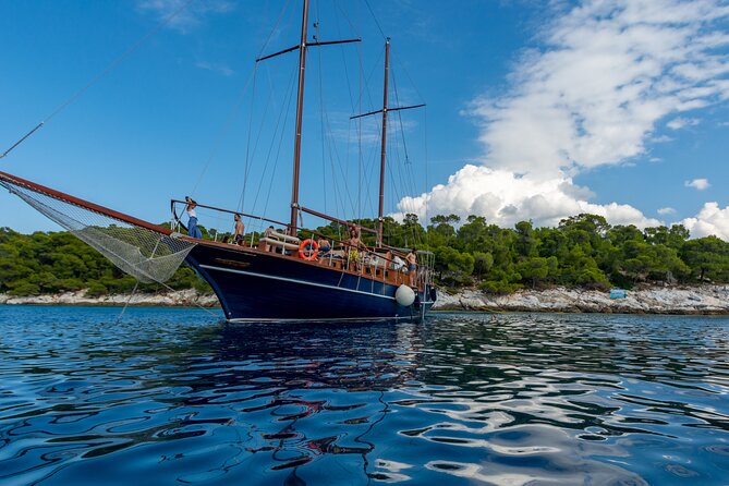 Athens Day Cruise: 3 Islands Tour in the Saronic Gulf with Lunch - Lunch and drinks on board: where the value actually comes from
