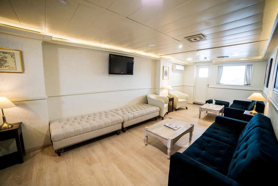 Athens: VIP Swimming Cruise to three islands - VIP on the Athens Riviera: what you’re paying for