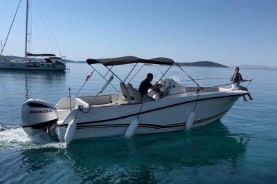 Blue Lagoon and 3 Islands Speedboat Tour from Trogir - Stop 2: Solta Island (Maslinica) for slow island strolling