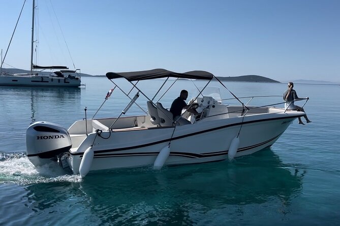 Blue Lagoon and 3 Islands Speedboat Tour from Trogir - Stop 2: Solta Island (Maslinica) for slow island strolling
