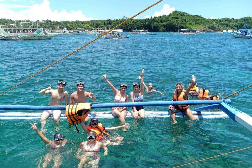 Boracay: Island Boat Tour with Crystal Cove Entry - Getting to the meeting point at White Beach (and what to look for)