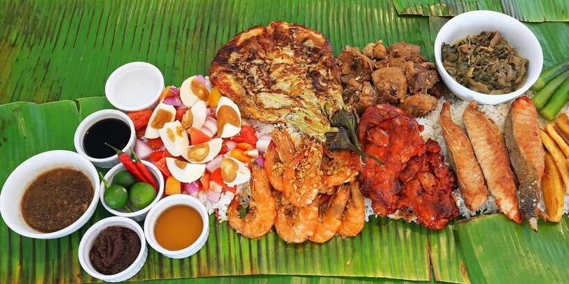 Boracay: Island Hopping Tour with Boodle Fight Lunch - Who should book, and who should skip it