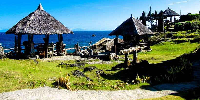 Boracay: Island Hopping Tour with Boodle Fight Lunch - Price and Value: What $40 Gets You in 4 Hours