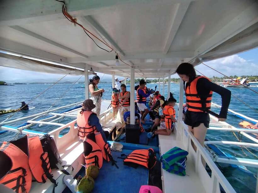 Boracay: Private Island Boat Tour and Lunch with Seaview - Crystal Cove Entrance: A Proper Included Stop