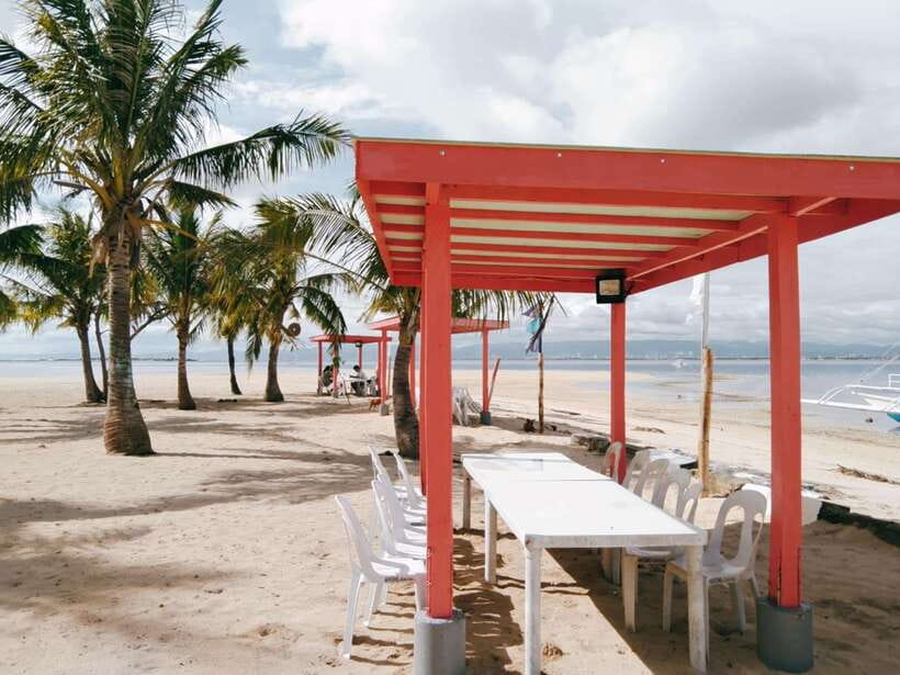 Cebu: Mactan Island Hopping Boat Tour with Lunch - Caohagan Island white sand: the calm break between water sessions