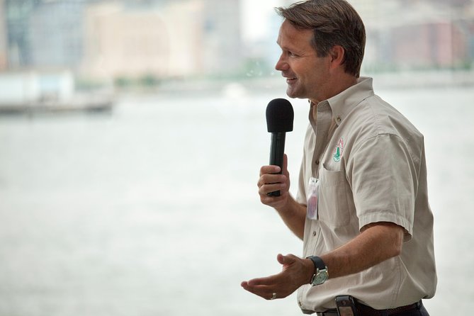 Circle Line: 2.5hr - Complete Manhattan Island Cruise - Live English narration: how the guide turns buildings into a story
