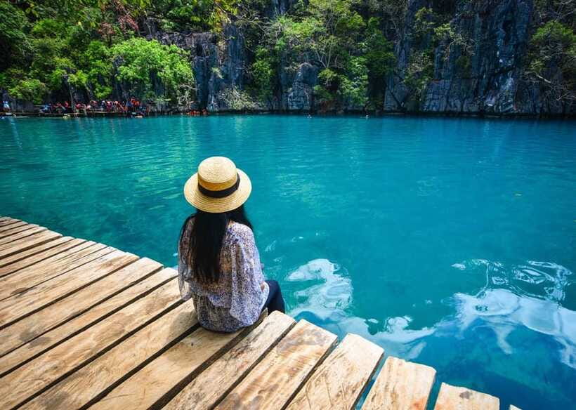 Coron: Complete Island Hopping Guided Tour with Lunch - Timing, crowds, and the reality of boat-to-shore access