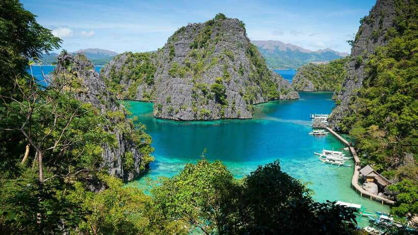 Coron: Complete Island Hopping Guided Tour with Lunch - Kayangan Lake and Twin Lagoon: the first wow moments
