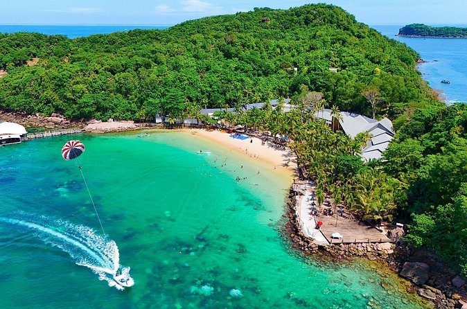 Discover 3 islands of Phu Quoc by boat - May Rut island: snorkeling again, then fishing with local equipment