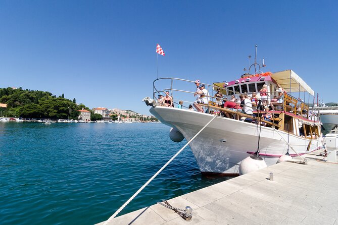Dubrovnik: 3 Islands Boat Tour with Lunch & drinks(FR, ES, EN) - The route leaving Dubrovnik: close to shore, with a Game of Thrones stop