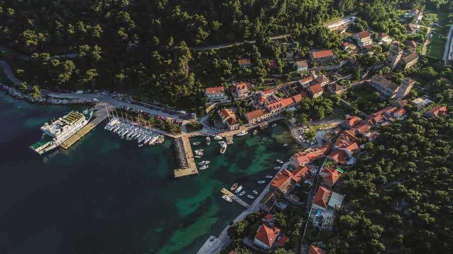 Dubrovnik: 3 Islands Boat Trip with Drinks (FR, ES, IT, EN) - Boarding Day: The 3-Deck Boat, Drinks, and Music