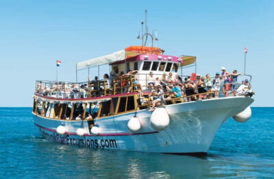Dubrovnik: 3 Islands Fun Boat Trip with Drinks (FR, ES, EN) - Boarding at Green Market and the TRITON vibe