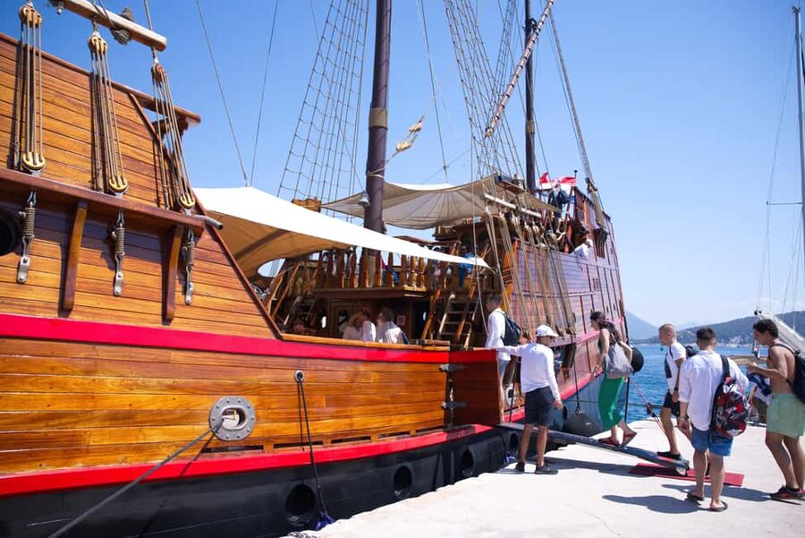 Dubrovnik: Elaphite Island Hopping Cruise on Karaka Ship - Optional tastings and hikes: small fees that add local flavor
