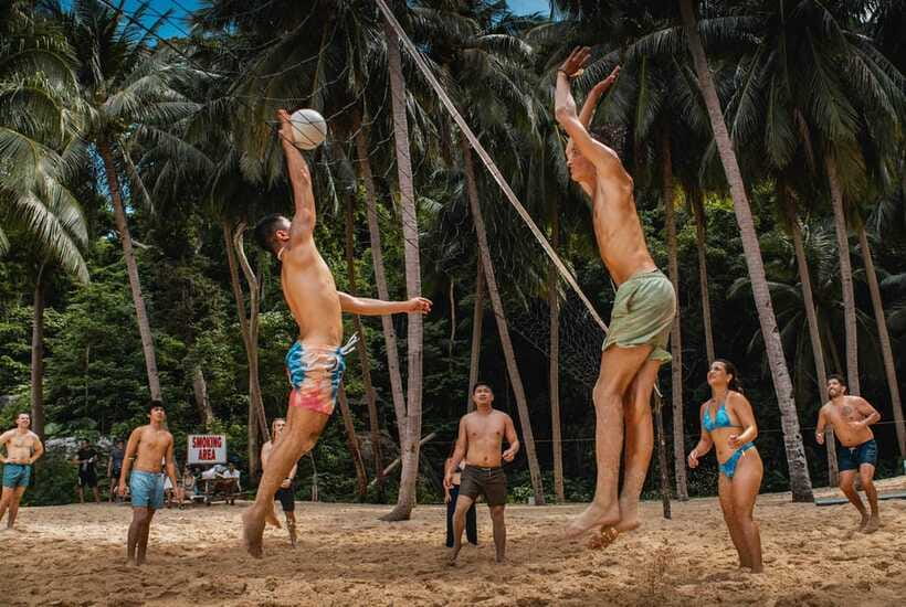 El Nido: Island Hopping Adventure by Haqqy Life - The Frendz Hostel rooftop pool party: the social payoff