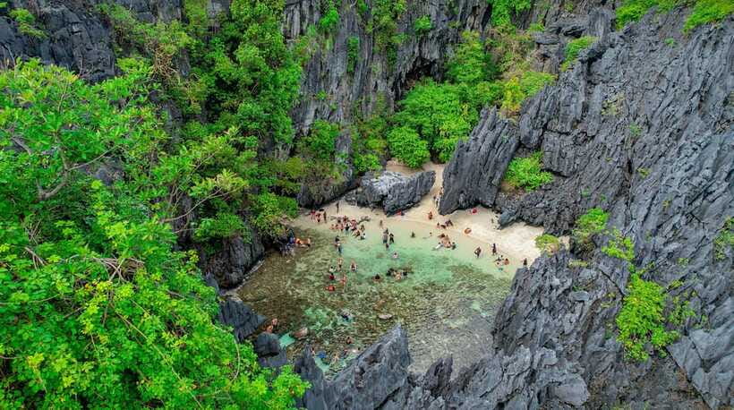 El Nido: Island Hopping and Snorkeling Private Boat Tour C - Lunch on the Boat: Simple, Solid Fuel for All That Swimming