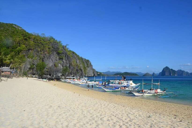 El Nido: Island Hopping Tour A Lagoons and Beaches - Bacuit Bay in One Day: What Tour A Really Delivers