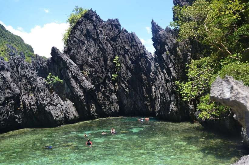 El Nido Island Hopping Tour C: Hidden Beaches & Shrine - Lunch on the water: what’s included and what may cost extra