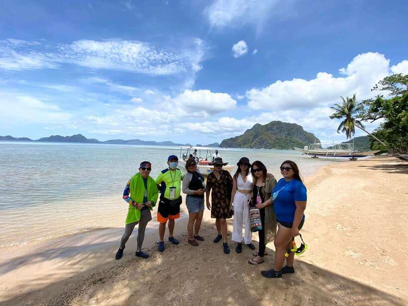 El Nido: Island Hopping Tour C with Lunch EDTF included - Guides, photo help, and the small rentals that make life easier