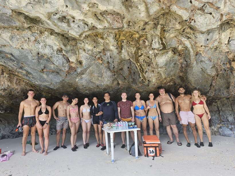El Nido: Private/Exclusive Island Hopping Tour D BEST PRICE - Cadlao Lagoon: snorkeling, kayaking, and limestone-framed water