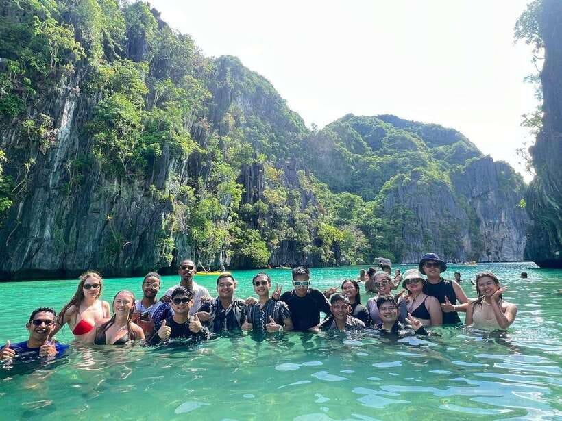 EL NIDO: Private Island Hopping Tour C w/BUFFET LUNCH - Helicopter Island: the snorkel stop that kicks off the whole mood