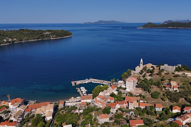 Elaphiti, 3 islands - 4 locations - On the water with Sea Breeze: boat comfort and the crew approach