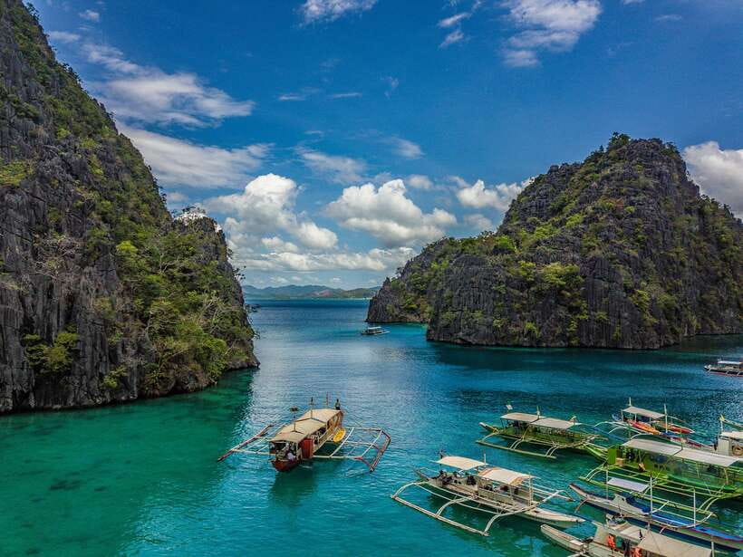 From Coron: Island Hopping Boat Day Trip with Buffet Lunch - Buffet lunch on the beach: one of the best parts