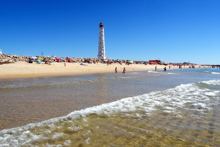From Faro: 4 Stops, 3 Islands in Ria Formosa Catamaran Tour - Hangars and oyster farming: tying the tide to the food
