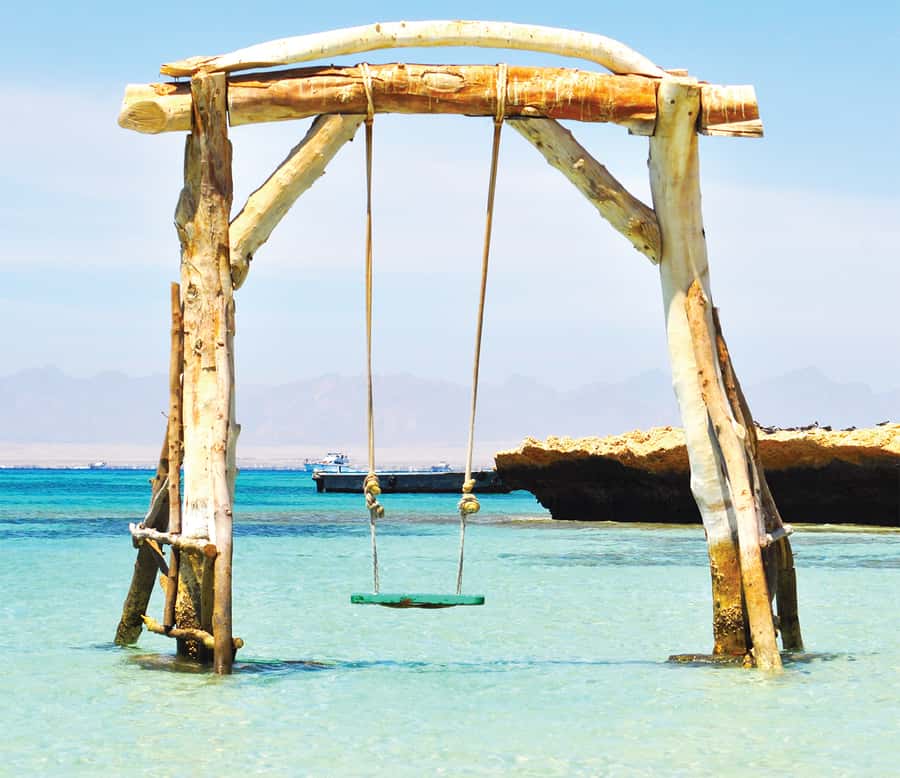 From Hurghada: Giftun Island Cruise with Lunch & Watersports - From Hurghada to the Marina: the day starts early