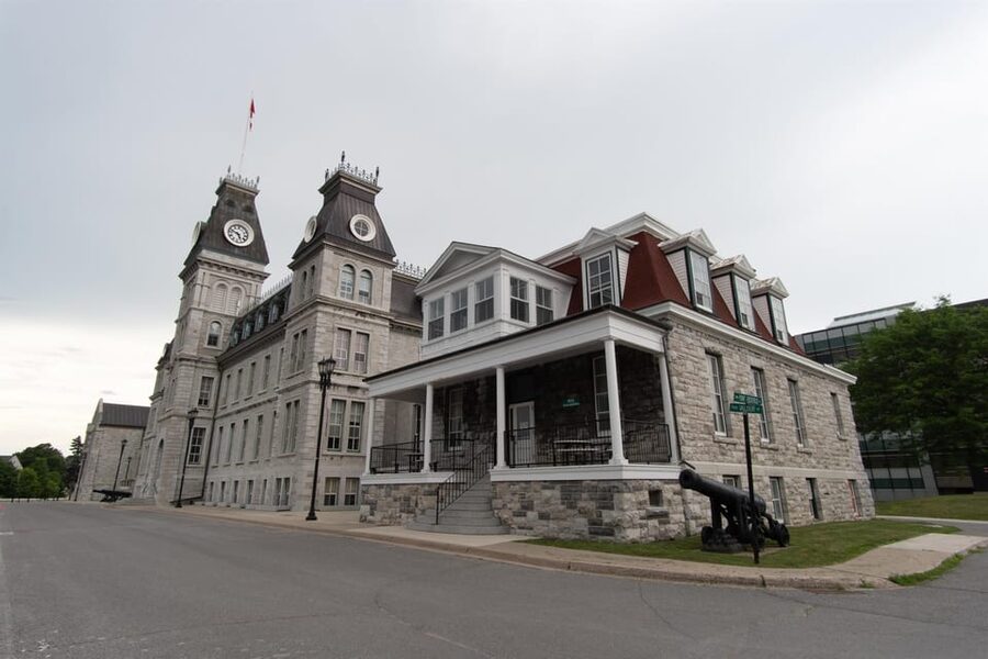 From Montreal: Kingston City Day Trip & 1000 Island Cruise - Downtown Kingston free time for shops and cafés