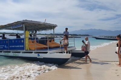 Gili Hai 3 Islands BBQ Sunset Cruise - Stop 1: Gili Meno’s underwater statues stop