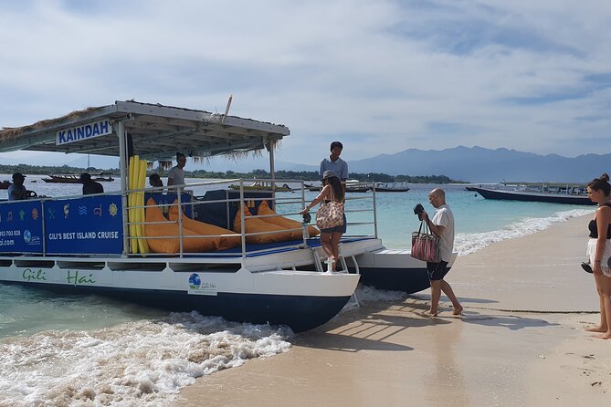 Gili Hai 3 Islands BBQ Sunset Cruise - Stop 1: Gili Meno’s underwater statues stop