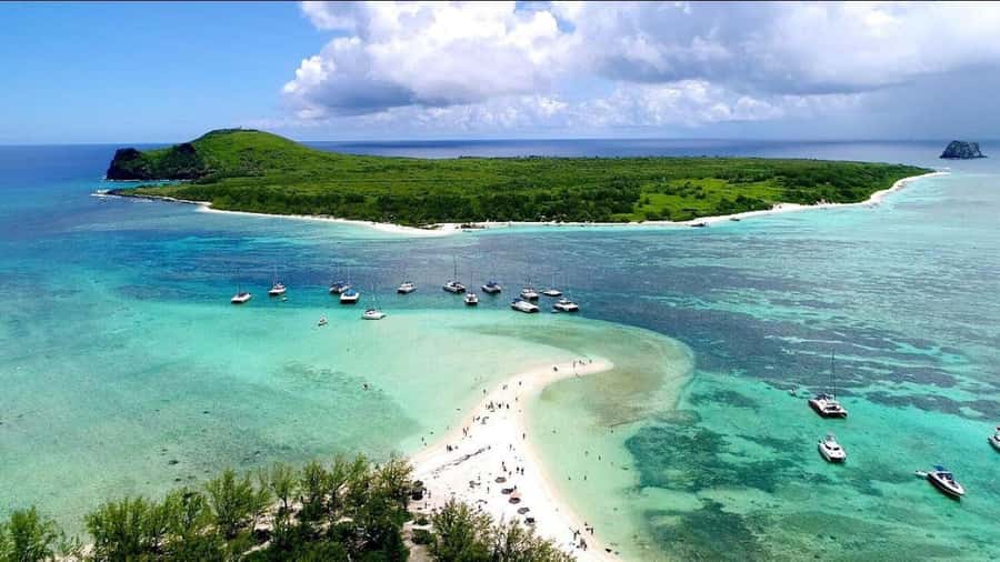 Grand Baie: Catamaran 3 Islands Cruise & Lunch on the Island - Who Should Book This 3-Island Catamaran?