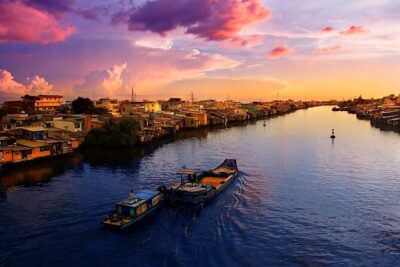 Half Day Silk Island Cruise and Tours with English speaking guide - The river ride: Royal Palace sightlines and Phnom Penh landmarks from the water