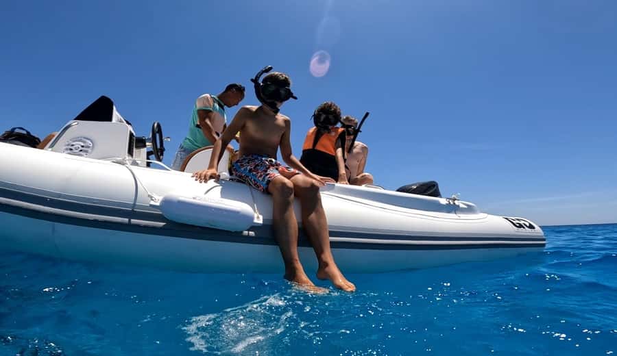 Hurghada: 4 Island Hopping Tour Dolphin, Snorkeling & Lunch - The dolphin hunt: how it works and how to handle it