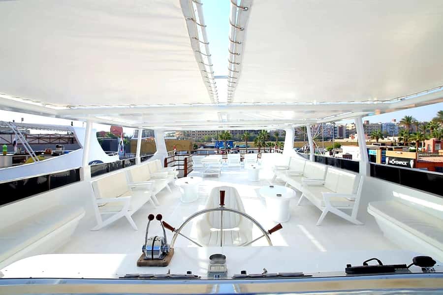 Hurghada: Orange & Giftun Island Cruise with Massage & Lunch - Massage on the water: the rare add-on that changes the feel of the day