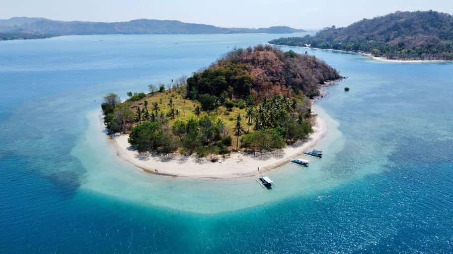 Island Hopping Gili Asahan, Gede, Rengit, Layar & Goleng - Gili Rengit: Coral Scenery and a First Snorkel Reset