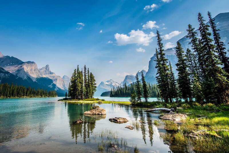 Jasper: Maligne Valley Wildlife & Spirit Island Cruise - From Jasper hotel pickup to Maligne Valley views without the rental car hassle