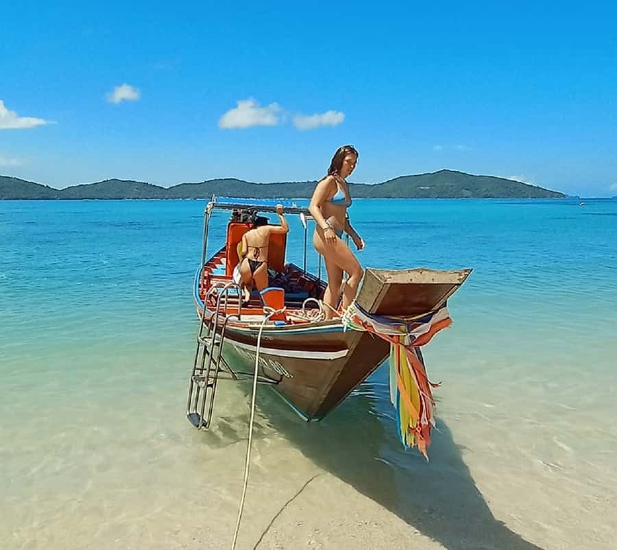 Koh Samui: Island Hopping Adventure in Coral and Pig Island - What to bring (and what to skip) for this 7-hour water-heavy day