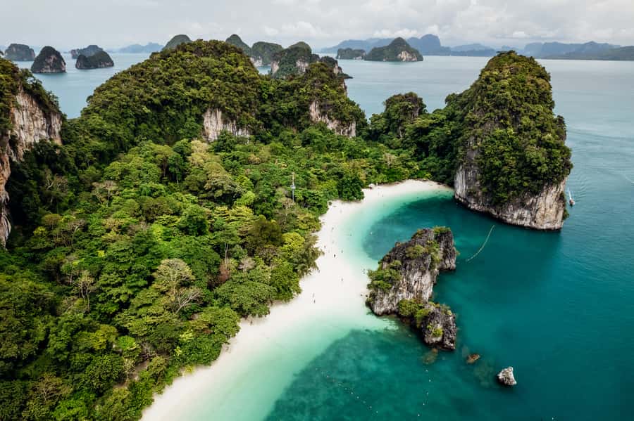 Krabi: Private Luxury Longtail Boat Island Hopping Tour - Why a private longtail boat day feels different in Krabi