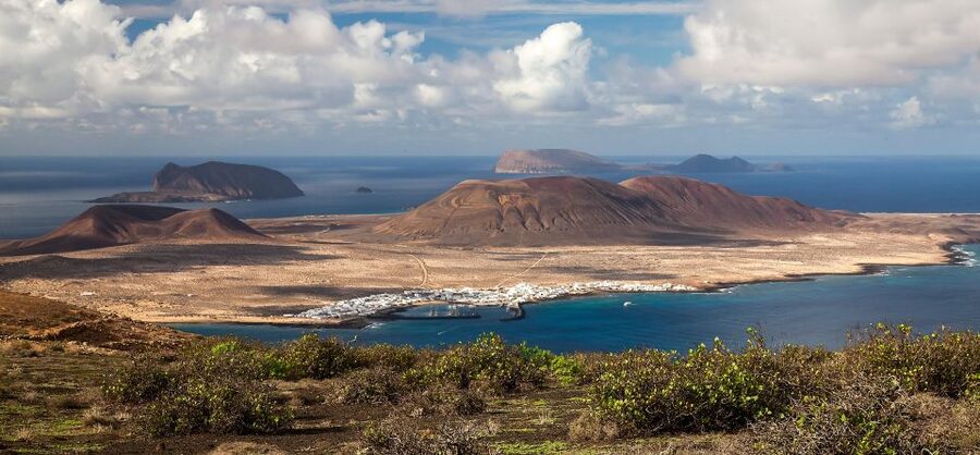 La Graciosa: Island Cruise with Lunch for Cruise Passengers - A La Graciosa catamaran fits cruise-ship reality