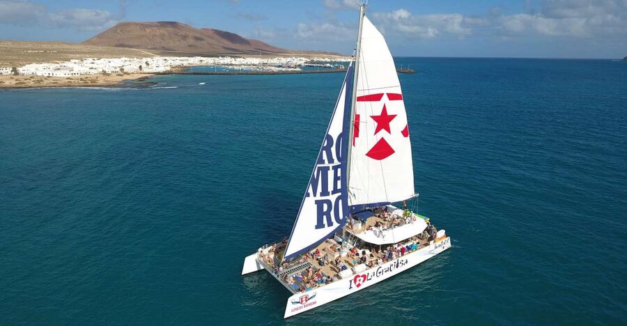 La Graciosa: Island Cruise with Lunch for Cruise Passengers - Lunch onboard: paella, fruit, and the drink setup