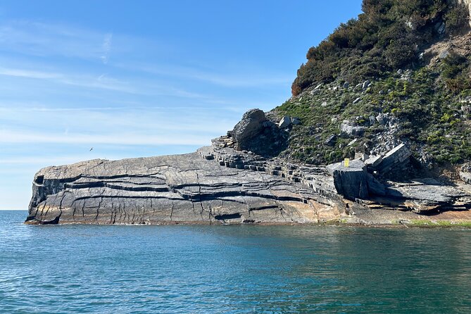 La Spezia & Portovenere boat tour and the 3 Islands with aperitif - The “3 Islands” portion: more scenery and a second swim pause